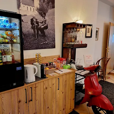 فندق Sweet Cherry - Boutique & Tyrol 3*
