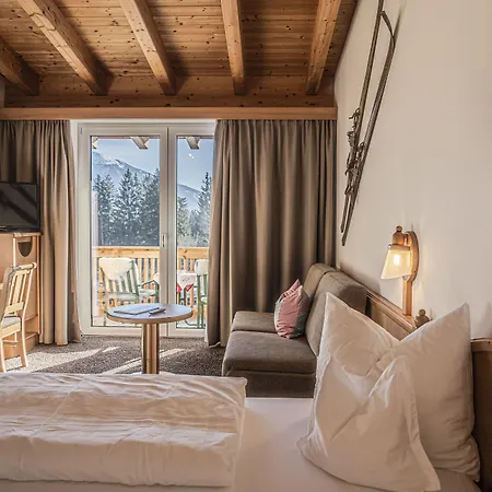 فندق Sweet Cherry - Boutique & Tyrol 3*