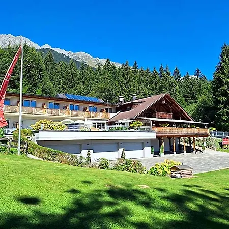 Sweet Cherry - Boutique & Tyrol Hotel 3*
